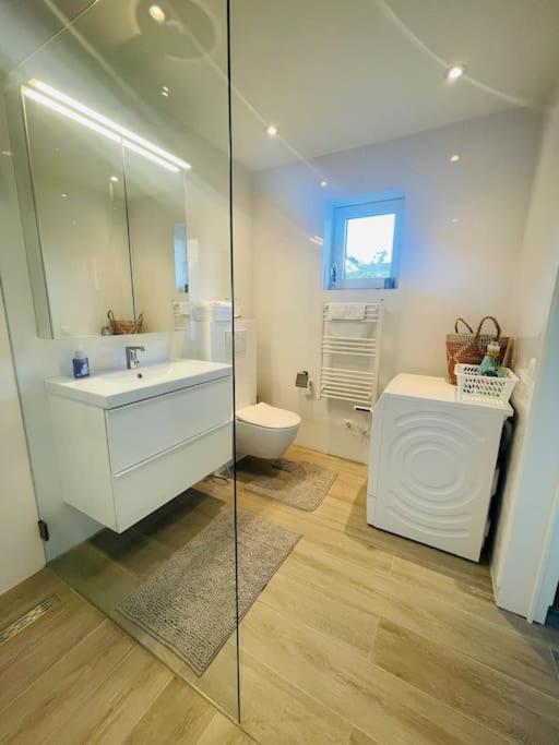 Prachtig Guesthouse Met Gratis Parkeren Maasmechelen Exterior foto